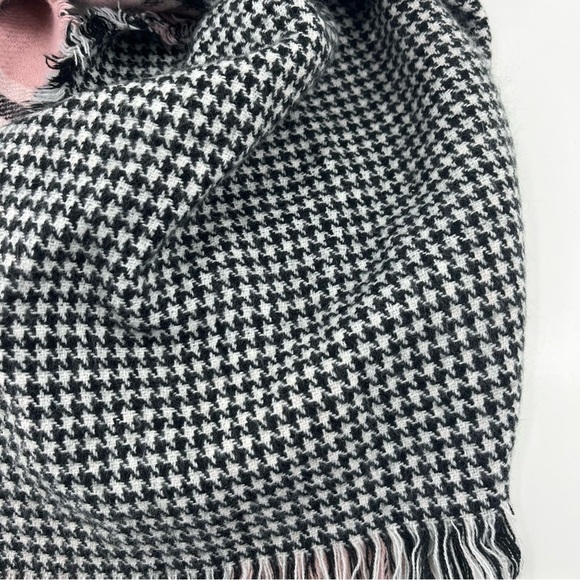 TAHARI reversible Scarf - Picture 5 of 9